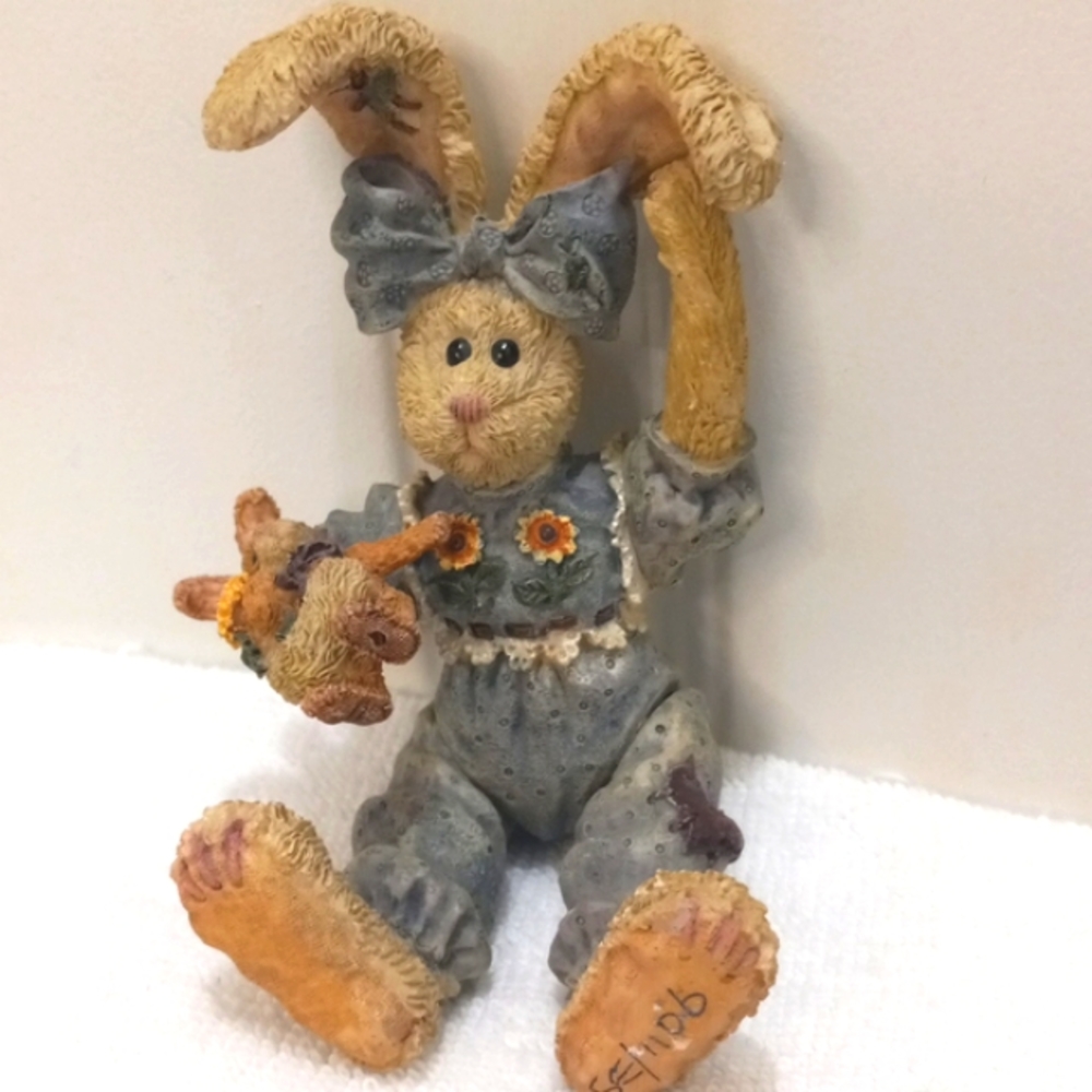 Boyd's Jointed Bunny Rabbit Resin Figurine